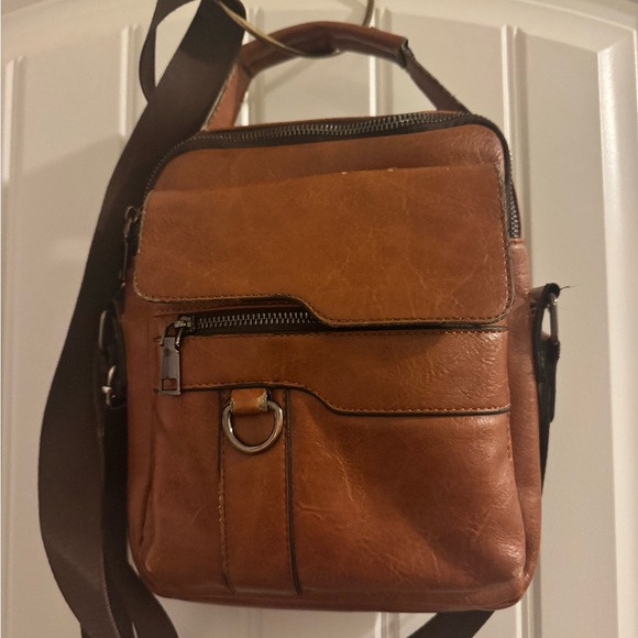 Classic Brown Leather Messenger Bag - Picture 9 of 15